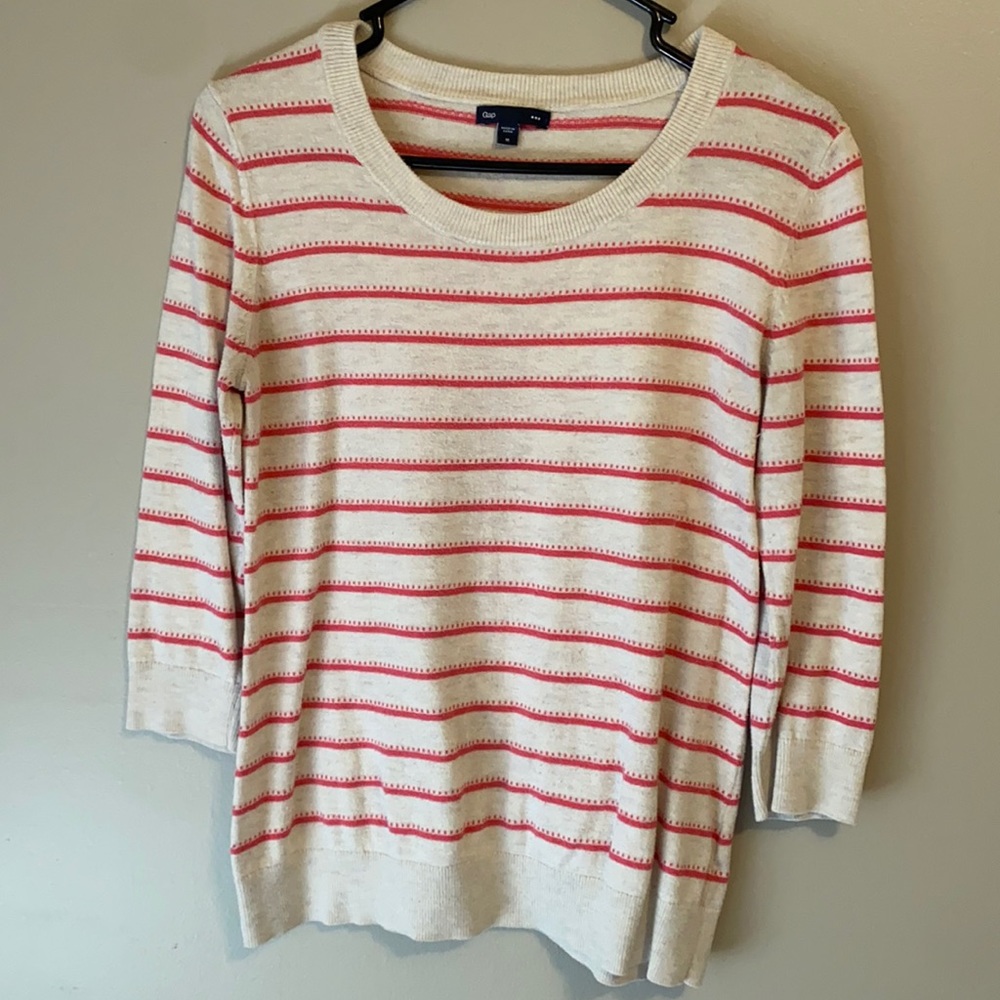 Perfect fall 3/4 sleeve sweater.